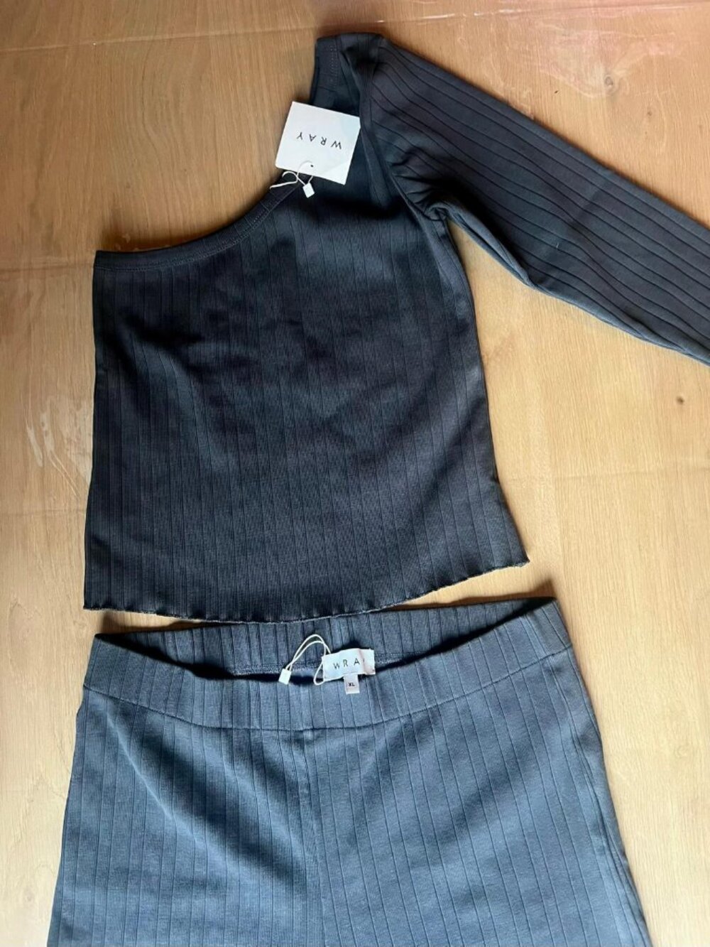 Wray Off-the-Shoulder and Culottes Two Piece Set - NWT Never Worn Size L